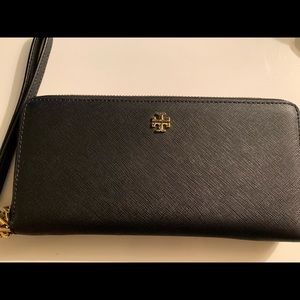 TORY BURCH Robinson Zip Continental Wallet